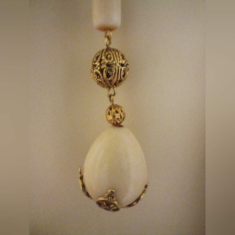 Vintage Avon Filagree Pendant Necklace 31 Inch